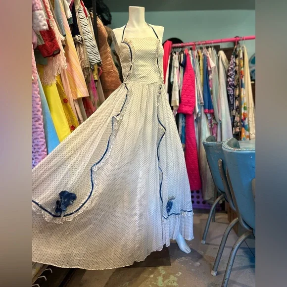 Queen of Shabby Chic Gown - Picture 14 of 16